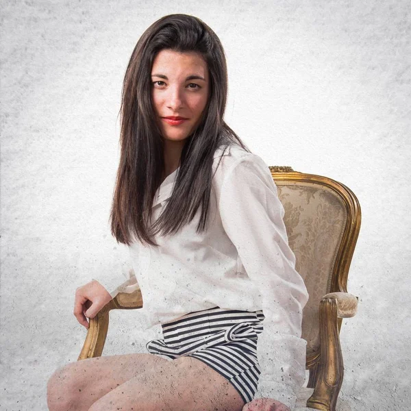 Vintage kanepe modeli kadınla