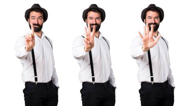 Bir, üç ve beş sayma sakallı hippi adam