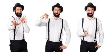 Kötü sinyal yapma sakallı hippi adam