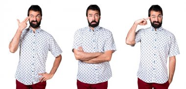 Üzgün yakışıklı esmer adam sakallı