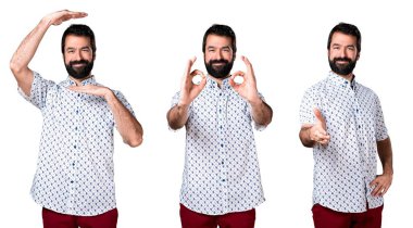 Ok işareti yapma sakallı yakışıklı esmer adam