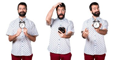 Vintage saat tutan sakallı yakışıklı esmer adam