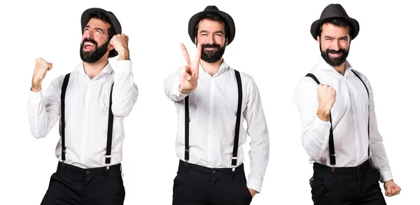 Hipster man met baard overwinning gebaar maken — Stockfoto