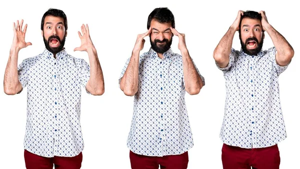 Sakallı sinirli esmer yakışıklı