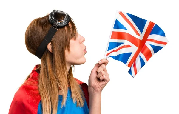 イギリス国旗を持ってかなりスーパー ヒーロー女の子 — ストック写真