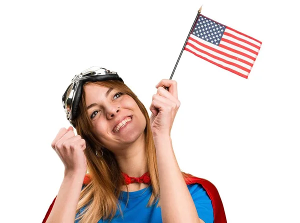 漂亮的超级英雄女孩拿着美国国旗 — 图库照片