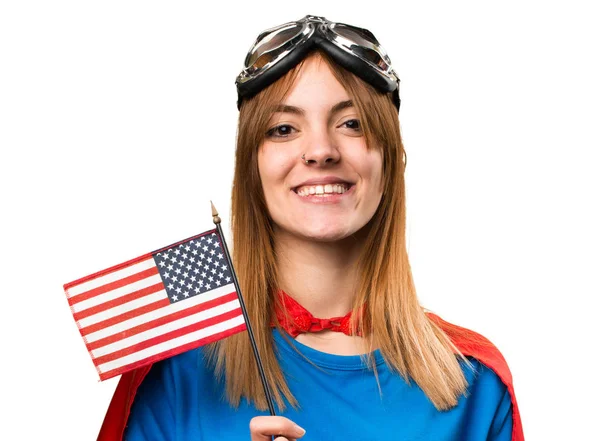 Dívka hezká superhrdina drží Americká vlajka — Stock fotografie