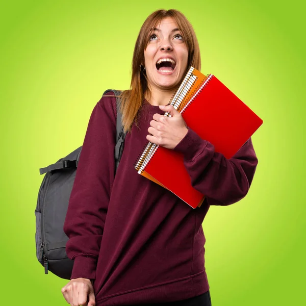 Estudiante gritando sobre fondo colorido —  Fotos de Stock