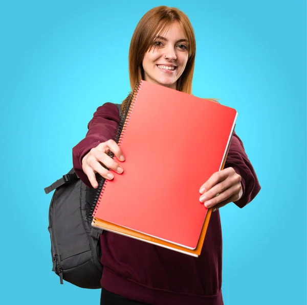 Studentin auf buntem Hintergrund — Stockfoto