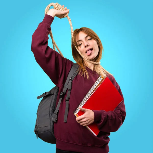 Estudiante mujer con nudo alrededor de su cuello en backgrou colorido — Foto de Stock