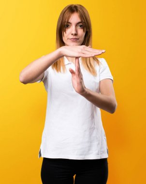 Güzel genç kız verme zaman aşımı jest sarı adam