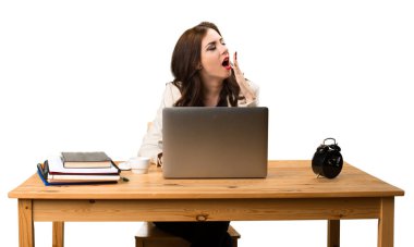 Onu laptop ile çalışma ve esneme iş kadını