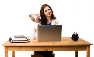 Onu laptop ile çalışma ve kötü sinyal yapmak iş kadını