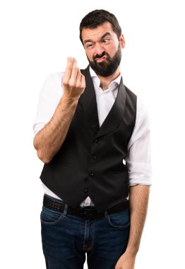 Beyaz arka plan serin adam para jest yapma izole