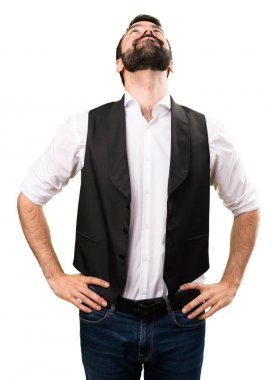 Cool adam izole beyaz arka plan üzerinde seyir