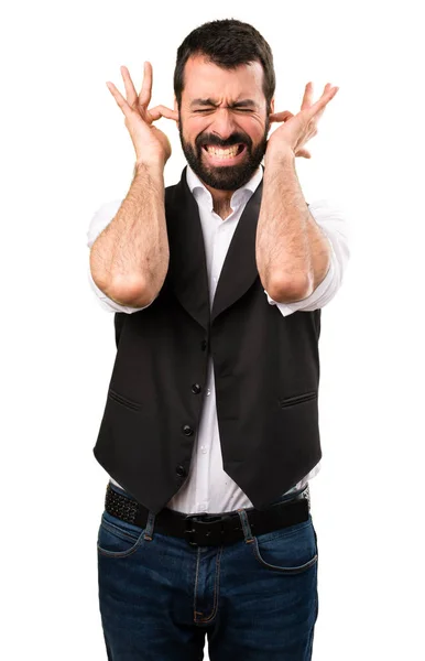 Hombre fresco cubriéndose las orejas sobre un fondo blanco aislado —  Fotos de Stock