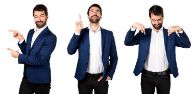 Yakışıklı adam aşağı, yukarı bakacak ve lateral