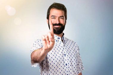 Bir sayma sakallı yakışıklı esmer adam