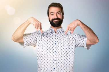 Sakal aşağıyı ile esmer yakışıklı