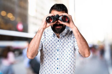 Sakallı yakışıklı adam kümesi