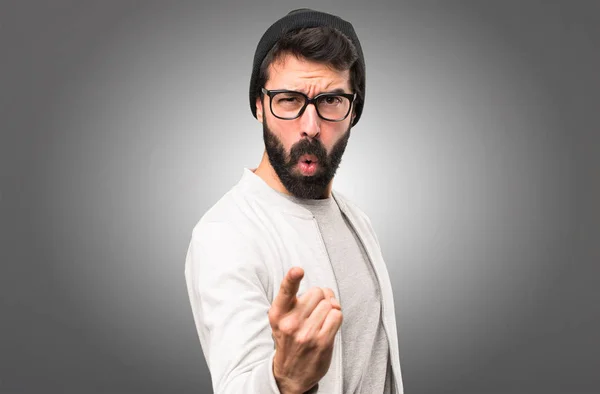 Hipster man shouting on grey background — Stock Photo, Image