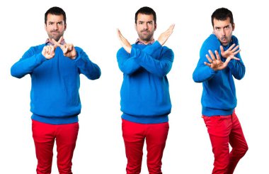 Yakışıklı genç adam hiç jest yapma kümesi