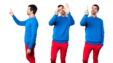 Şeffaf ekranda dokunmadan yakışıklı genç kümesi