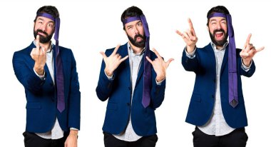 Çılgın ve sarhoş işadamı boynuz jest yapma