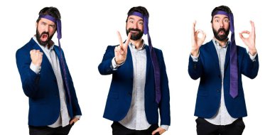 Çılgın ve sarhoş işadamı zafer jest yapma