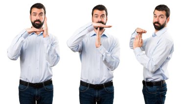 Zaman aşımı jest yapma sakallı yakışıklı adam ayarla