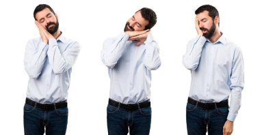 Uyku jest yapma sakallı yakışıklı adam ayarla