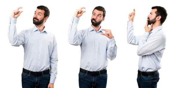 Küçük işareti yapma sakallı yakışıklı adam ayarla — Stok fotoğraf