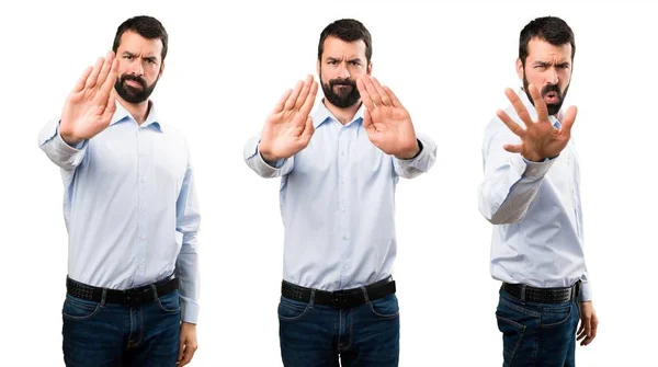 Conjunto de hombre guapo con barba haciendo señal de stop — Foto de Stock