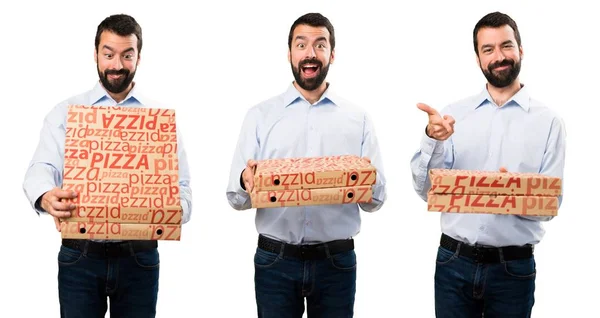 Ensemble de Surpris bel homme avec barbe tenant des pizzas — Photo