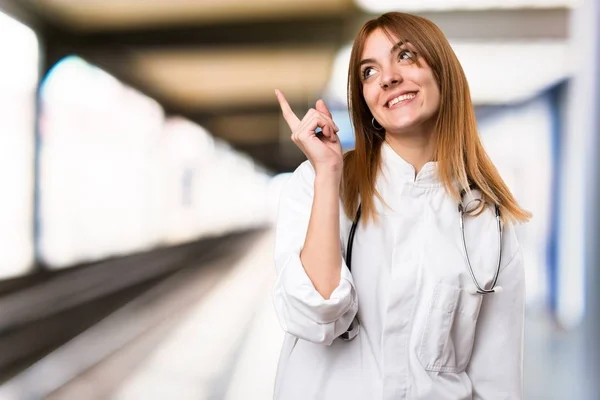 Young doctor woman thinking in the hospital — Stock Photo, Image