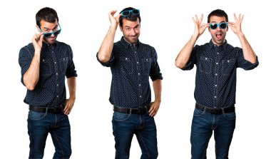 Gözlüklü mutlu esmer adam kümesi