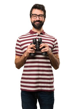 Dürbün ile gözlüklü mutlu adam