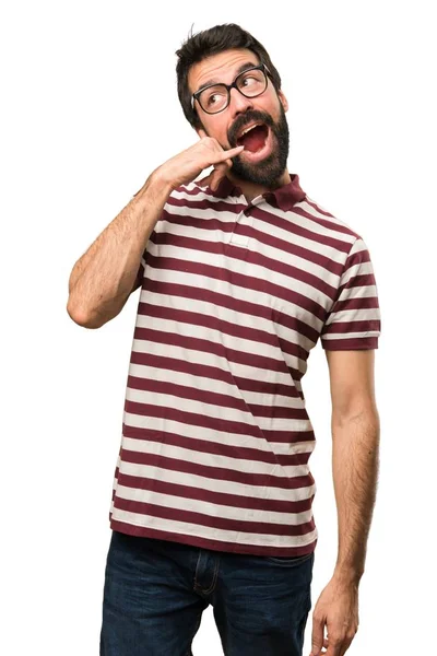 Homem com óculos fazendo gesto de telefone — Fotografia de Stock