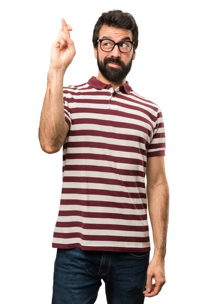 Geçiş parmaklarıyla gözlüklü adam — Stok fotoğraf