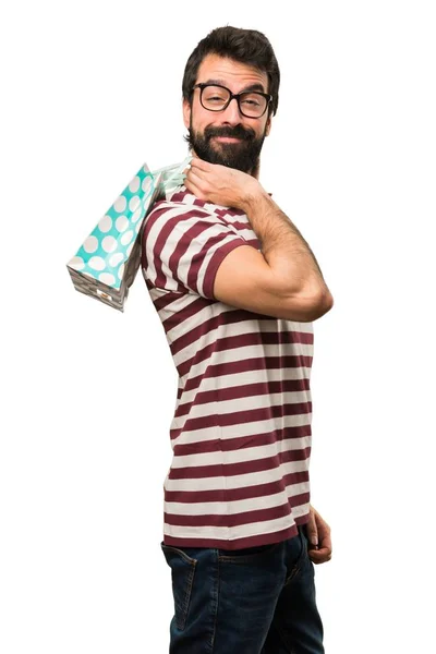 Mutlu adam alışveriş çantası ile gözlüklü — Stok fotoğraf