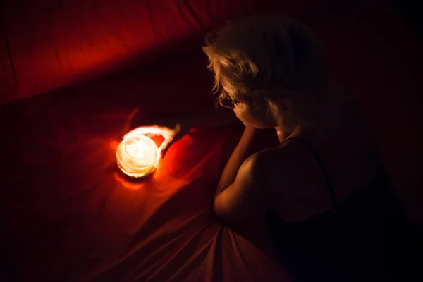 Girl inside her room in the night with candle — Stock Photo, Image
