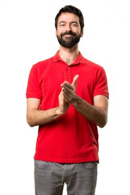 Beyaz arka plan üzerinde yakışıklı adam