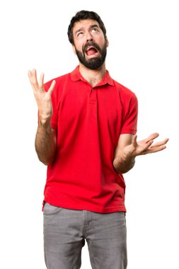 Hayal kırıklığına uğramış yakışıklı adam