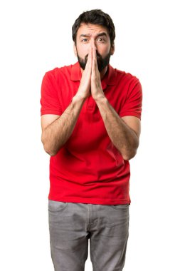 Yakışıklı adam yalvaran