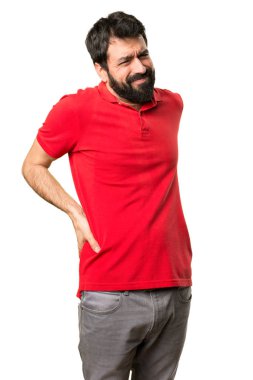 Sırt ağrısı olan yakışıklı adam