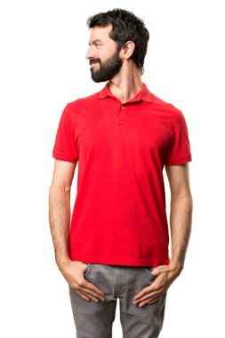 Yakışıklı adam yan bakan