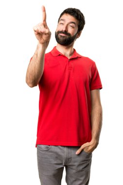 Yakışıklı adam şeffaf ekranda dokunmadan