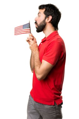 Yakışıklı adam Amerikan bayrağı tutarak