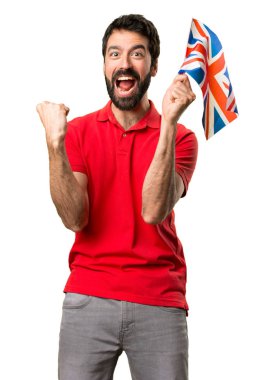 Bir Amerika Birleşik Devletleri bayrağı tutarak mutlu yakışıklı adam