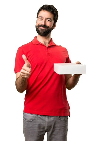 Happy pohledný muž, který držel krabici — Stock fotografie